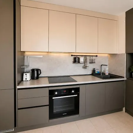 Two-bedroom With A Cozy Balcony 公寓