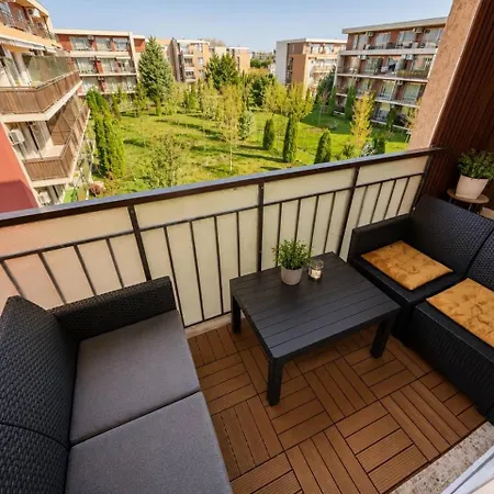 公寓 Two-bedroom With A Cozy Balcony *