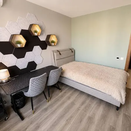 公寓 Two-bedroom With A Cozy Balcony