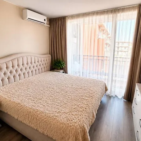 公寓 Two-bedroom With A Cozy Balcony *